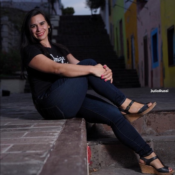 Meet your Posher, Monica - Picture 2 of 2